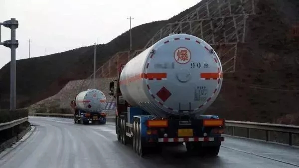 運費翻倍暴漲！四大運輸新規正式實施，貨車上高速成“奢侈品”？
